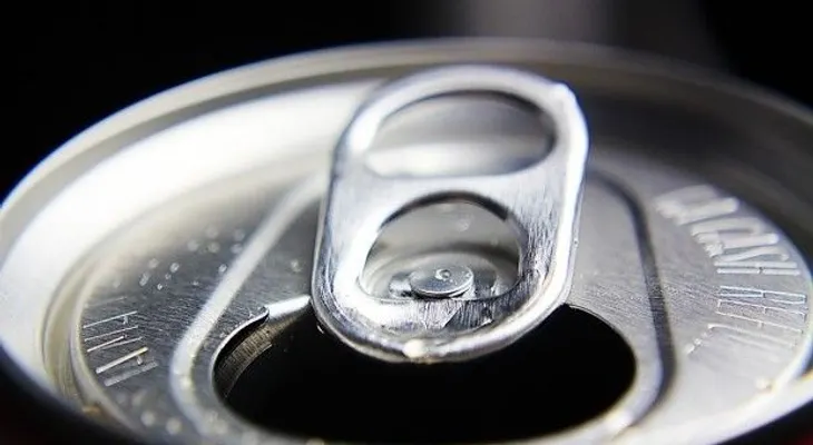 2 muertos y 2 intoxicados por beber soda con combustible en EE.UU.