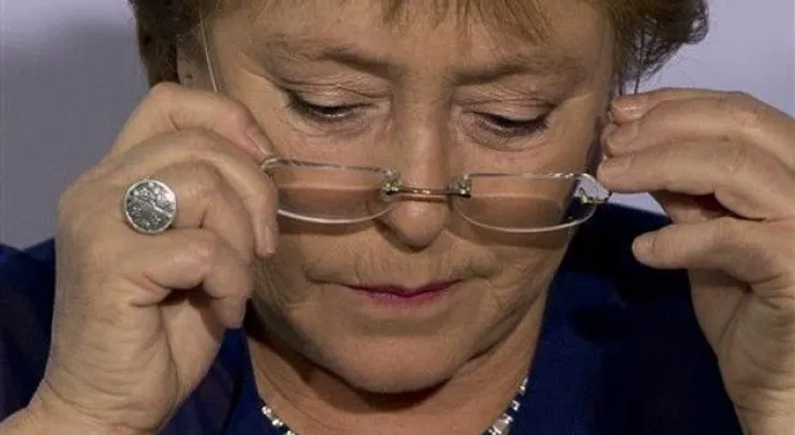 Aprobación de Michelle Bachelet cae a su nivel mínimo 