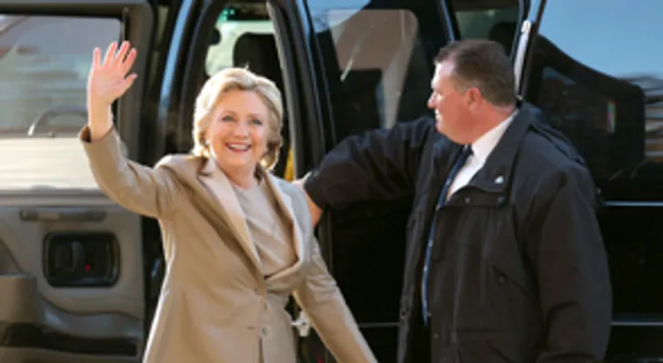 Hillary Clinton vota en Nueva York y confía en su victoria electoral