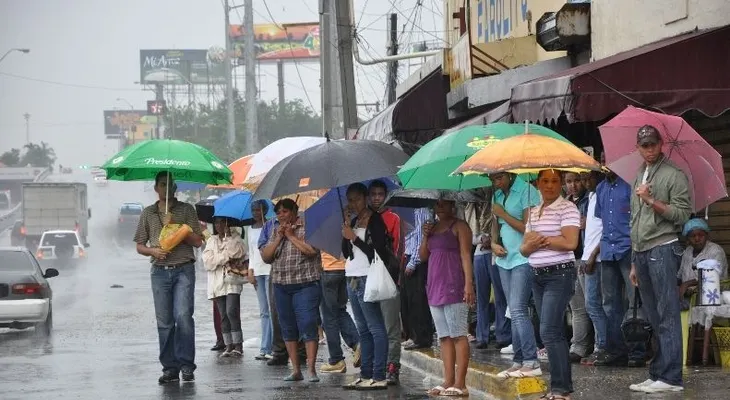 Onda tropical y vaguada provocarán lluvias este miércoles y jueves; temperaturas calurosas 
