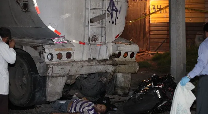 Muere pareja en choque de motocicletas
