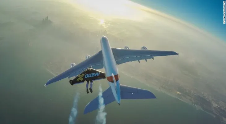 La increíble y nueva hazaña de los Jetmen (VIDEO)