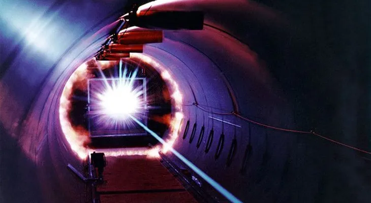 Japón prueba el láser más potente del mundo, capaz de hacer explotar el planeta