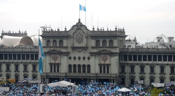 McDonald's y Domino's Pizza apoyan protestas contra Otto Pérez en Guatemala