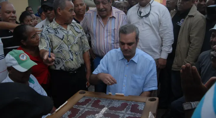 Abinader realiza mano a mano en el Simón Bolívar