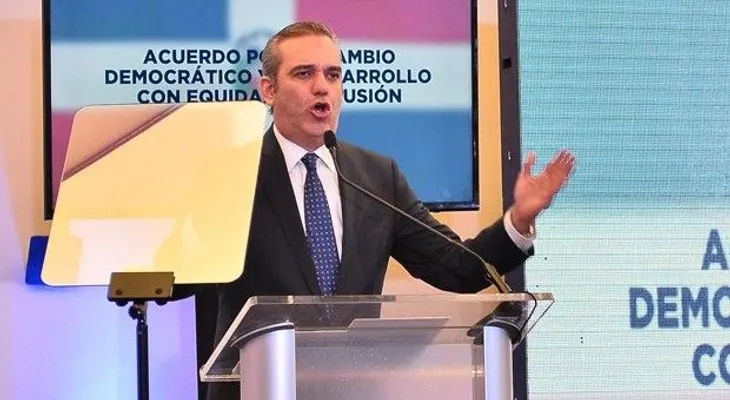 Abinader dice que elecciones deben producir un cambio