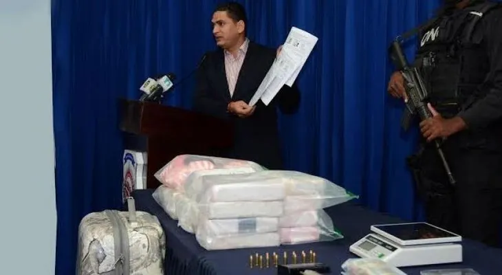 Decomisan sustancia que presume es droga en residencial Costa Azul