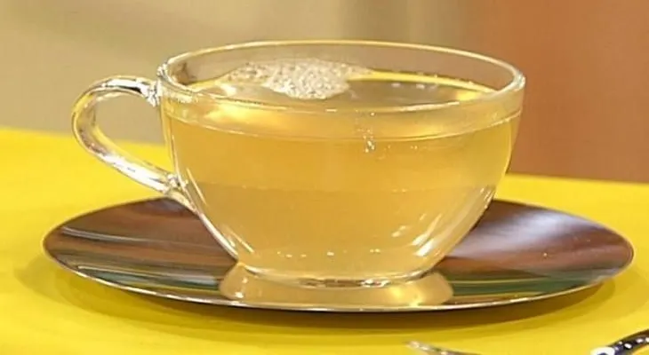 ¿Sabes que sucede si bebes agua con miel con el estómago vacío? La respuesta te sorprenderá