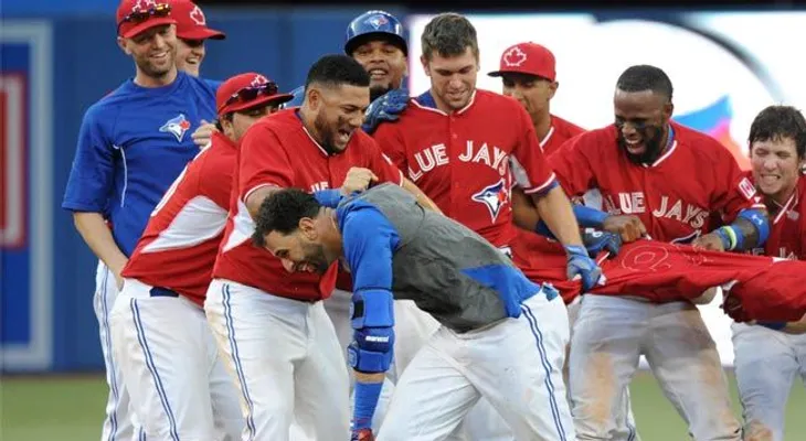 Azulejos ganan maratón de 19 innings 