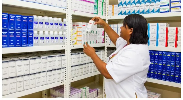 Gobierno triplica pacientes con medicamentos costosos