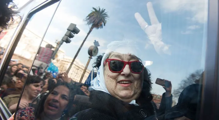 Ordenan detención de presidenta de Madres de Plaza de Mayo