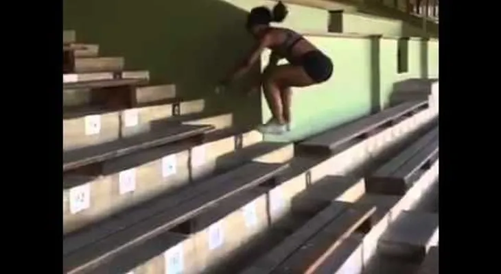 Esta mujer puede saltar hasta seis escalones: Salto de canguro (VIDEO)