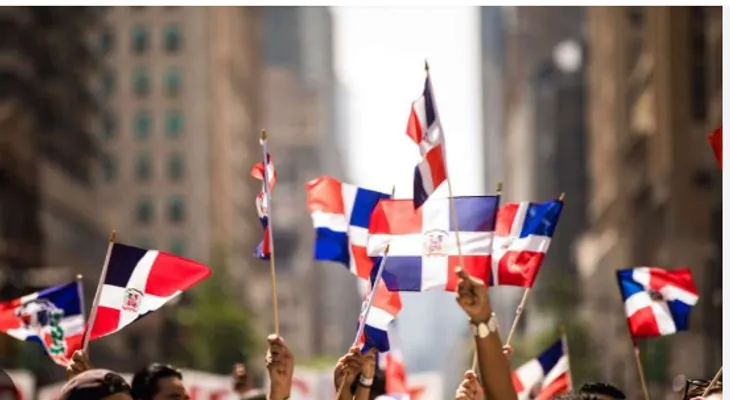 Es que somos así: dominicanos, expertos en conversar y conquistar