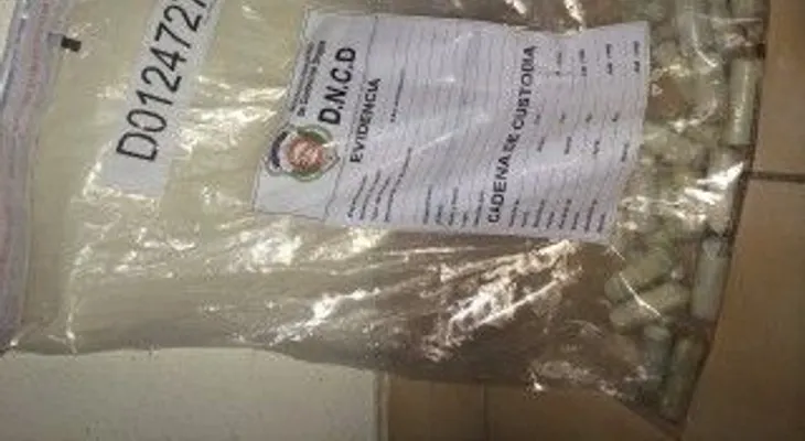 Apresan a dos mulas que iban para NY cargadas con bolsitas de droga
