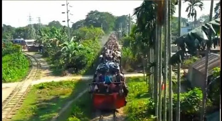 Asiento al aire libre: cómo es viajar en tren en la India