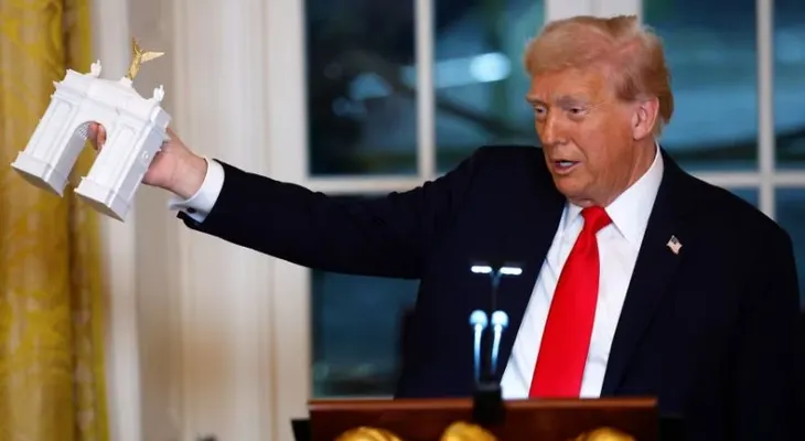 Gobierno de Trump informa a juez que construcción del arco de triunfo de 76 metros en Washington podría iniciar en dos semanas