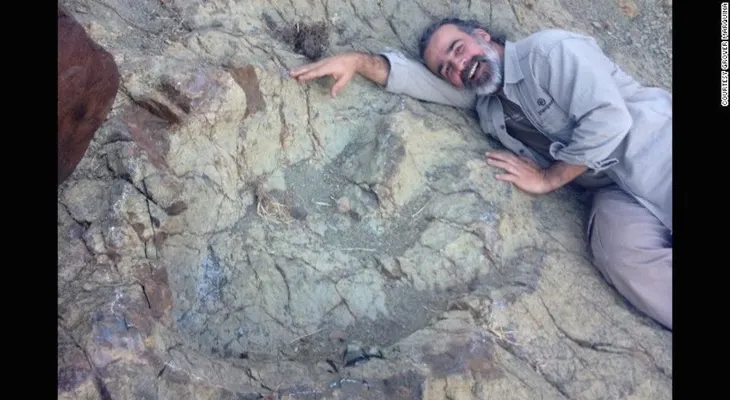 Esta es la huella de dinosaurio más grande hallada hasta ahora