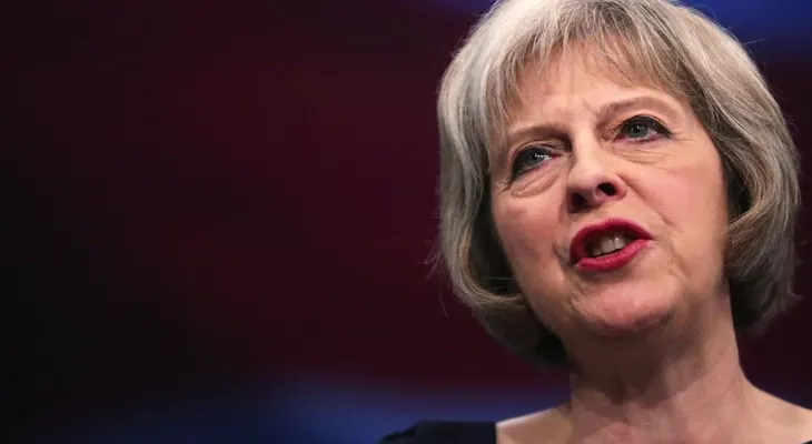 Theresa May pide permiso a la reina Isabel II para formar un nuevo gobierno
