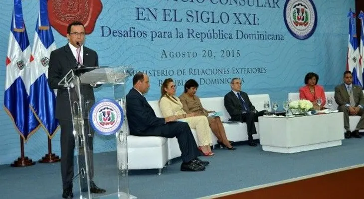Canciller Navarro afirma seguirá proceso de repatriaciones