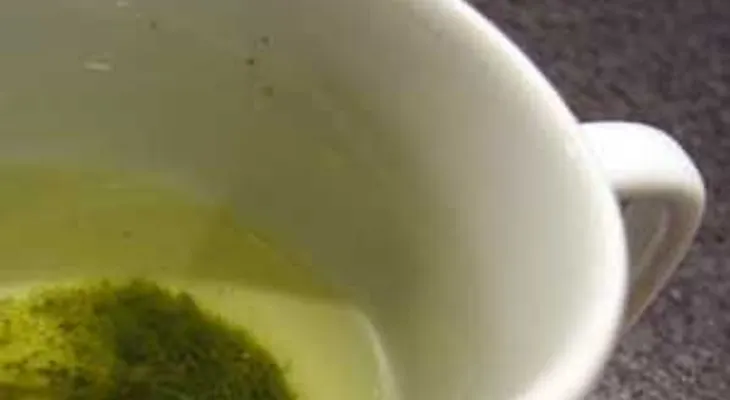 Cola de caballo: Rejuvenece, nutre y vigoriza la piel y ayuda al crecimiento del cabelllo; evita las canas