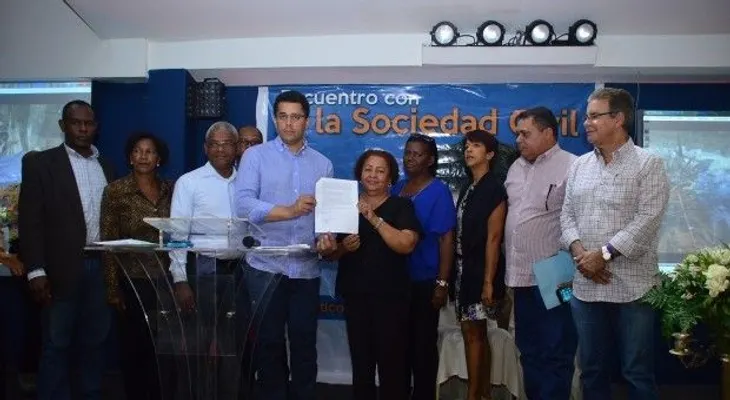 David Collado asume acuerdo para rescatar los servicios y ordenar la ciudad