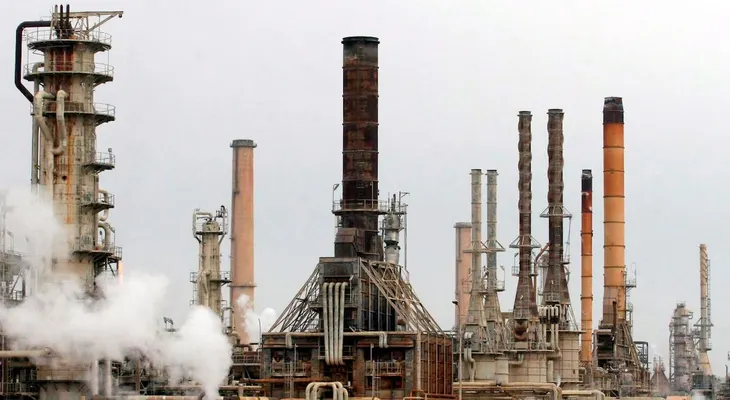 Petróleo cae por tercera jornada consecutiva ante expectativa de reanudación parcial del oleoducto Este-Oeste saudí