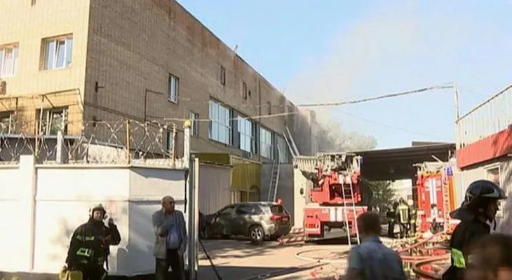 Al menos 17 muertos en un incendio en un almacén en Moscú