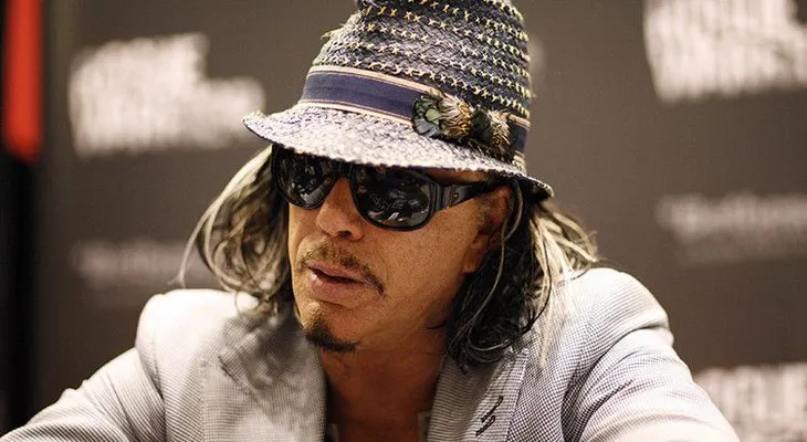 Mickey Rourke le propone a Donald Trump: Que se pague su maldito muro él mismo