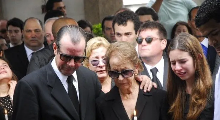 En medio de la solidaridad, sepultan restos de Poppy Bermúdez