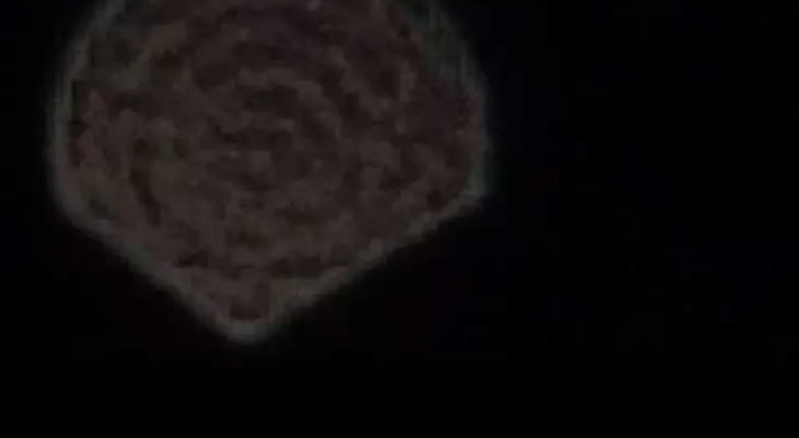 Un ovni en Siberia: Captan un objeto brillante que sobrevuela el cielo nocturno (VIDEO)