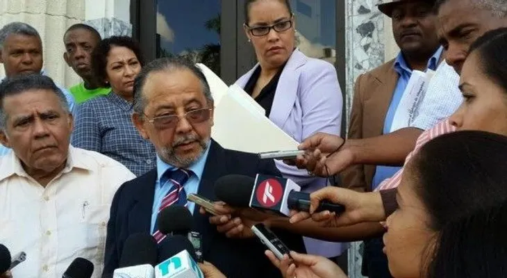 Huchi Lora denuncia elaboran panfletos difamatorios en su contra