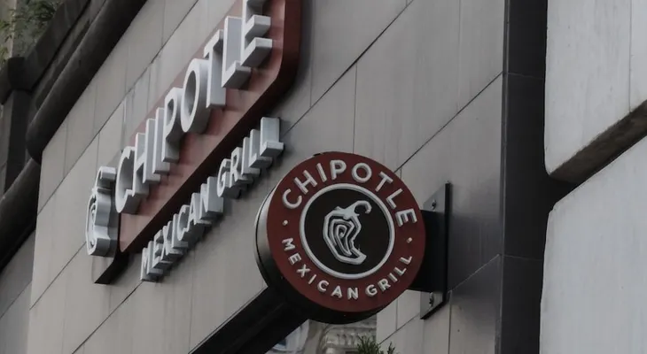 Cierran varios restaurantes cadena Chipotle en EE.UU. por posible contaminación con bacteria E. coli