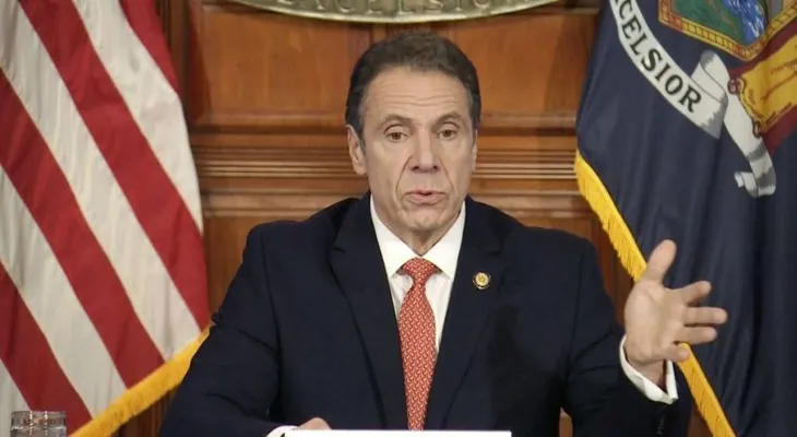 Nueva York obligará a cubrirse nariz y boca en público para limitar contagios