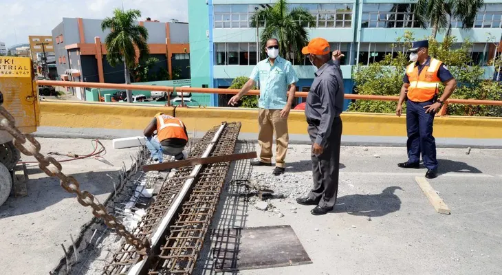 MOPC supervisa trabajos en Elevado V Centenario