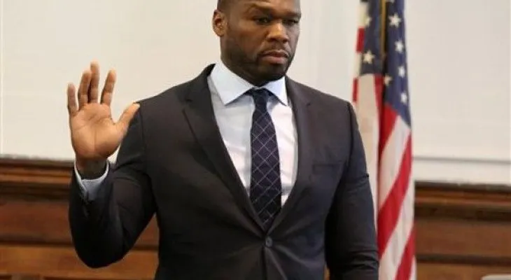 El rapero 50 Cent declara sobre finanzas en demanda por video sexual 