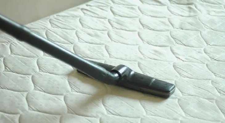 Fácil manera de desinfectar tu colchón usando bicarbonato de sodio