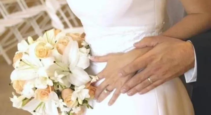 Se casa y esa misma noche le pide el divorcio a su esposa