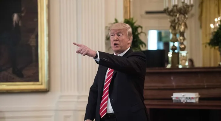 Trump terminó una crisis que él mismo creó justo donde la comenzó: en Twitter