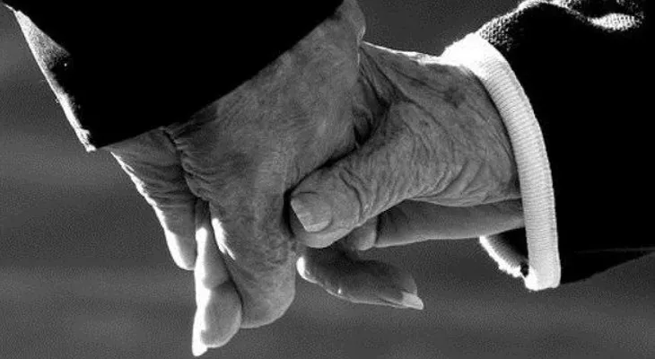 Pareja de esposos muere con pocos minutos de diferencia, tras compartir 70 años de amor