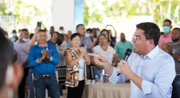 Abinader encomienda a David buscarle trabajo a dirigentes del PRM; Collado promete que estarán nombrados antes de diciembre