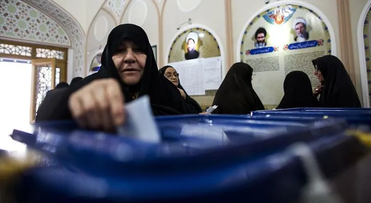 Los iraníes acuden a las urnas en una elección crucial