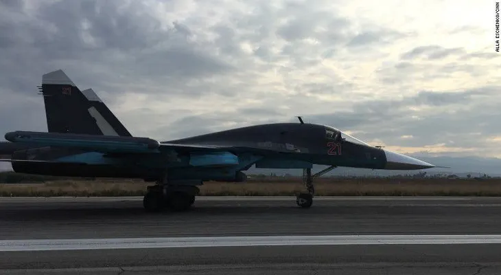 Así es la base aérea en Latakia, el corazón de la guerra de Rusia en Siria