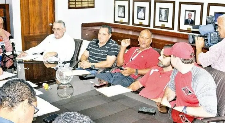 Los Leones seleccionan a MaClane y Licey a Cody
