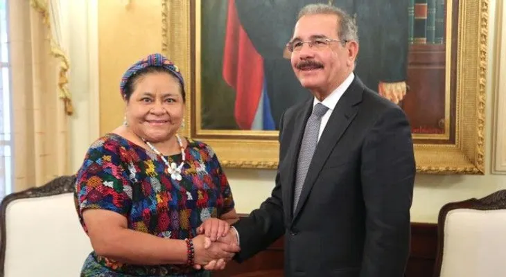 Rigoberta Menchú visita al presidente Danilo Medina