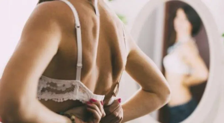 5 trucos para que no se te salga el gordito del brassiere