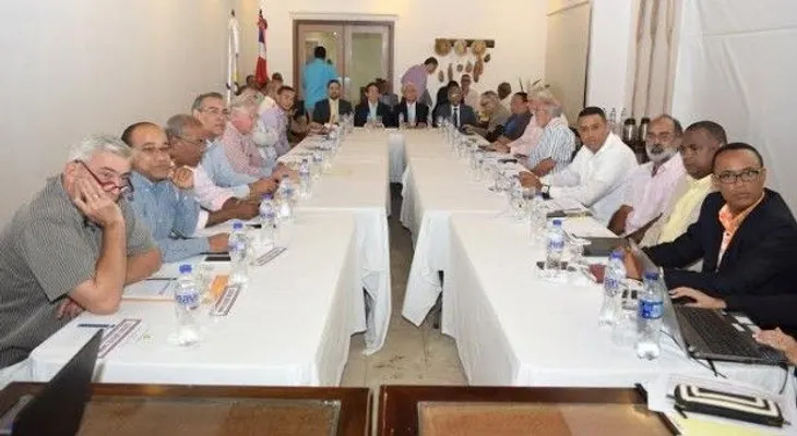 Crean mesa diálogo buscar solución eléctrica en Las Terrenas