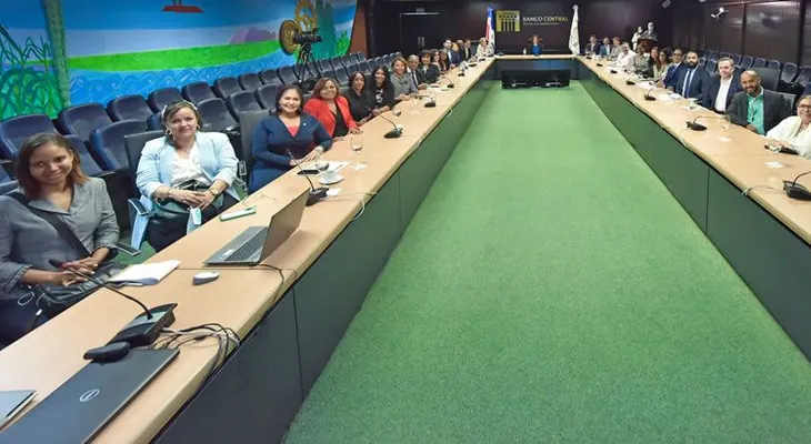 BCRD aborda en seminario su panorama global y las posibles amenazas para RD
