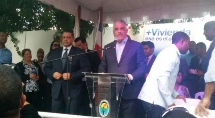 Miguel Vargas juramenta a 7 dirigentes del PRM
