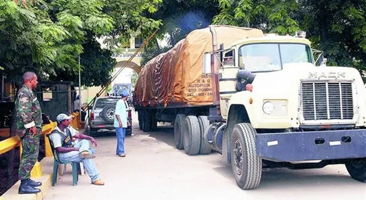 Transportistas de carga protestan en puerto Haina Occidental
