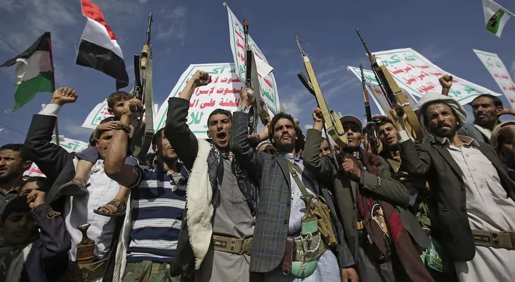 Arabia Saudita denuncia ataque hutí con proyectil en la frontera con Yemen: dos heridos y daños materiales